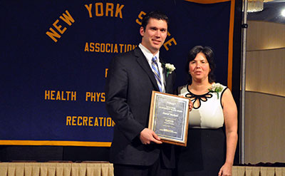 David Michael receiving the award at the NYSAHPERD annual conference