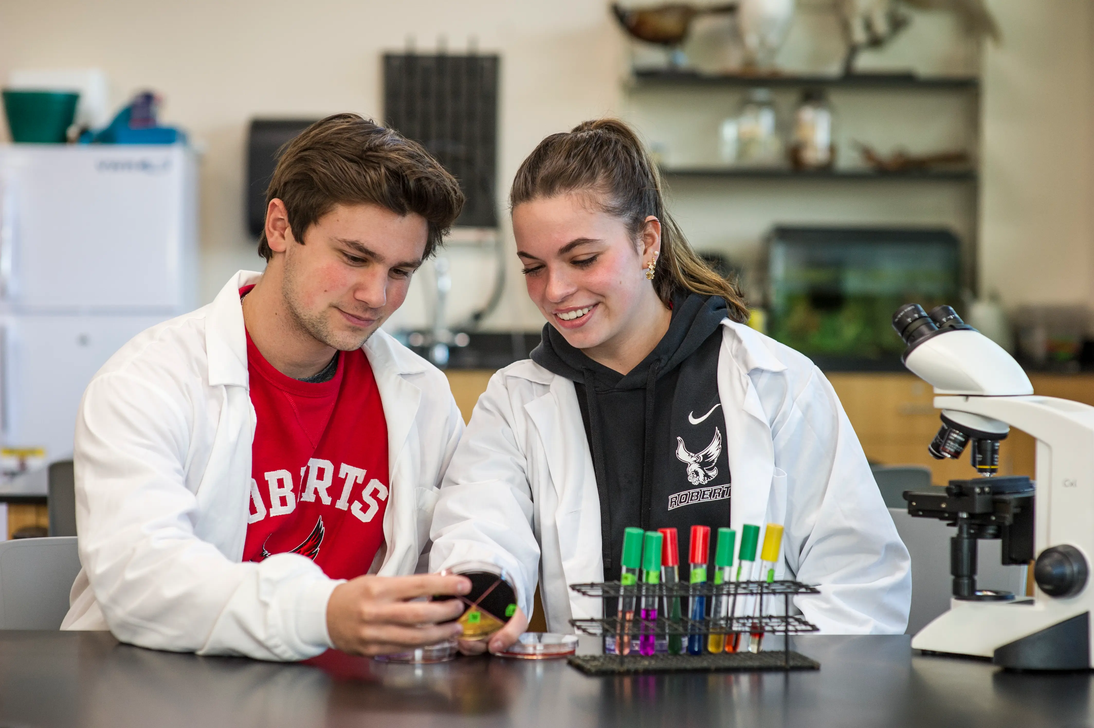 2 atudents looking at a plate